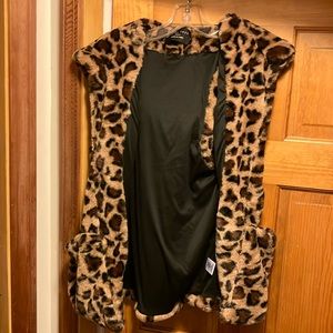 Hooded leopard vest